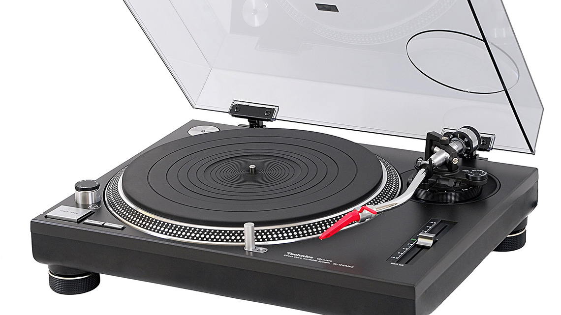 Otkrijte čaroliju prošlosti s pojavom prvih gramofona u Jugoslaviji. Kako je ova muzička revolucija oblikovala društvo i domove širom zemlje