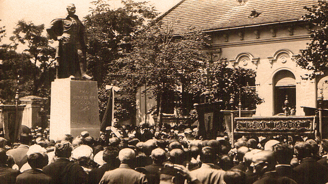 On July 18, 1926, a monument to King Peter I was erected in the square in Novi Bečej, and in September 1937, a monument to King Alexander was erected on the dolma