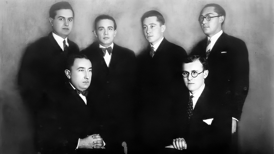 Činovnici Turskobečejske štedionice. Snimak s kraja tridesetih godina XX veka