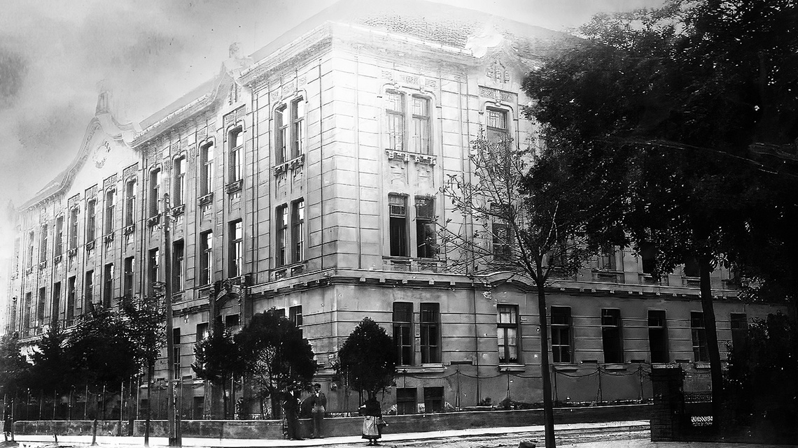 Privatna gimnazija u Novom Bečeju: Školska prošlost između dva svetska rata