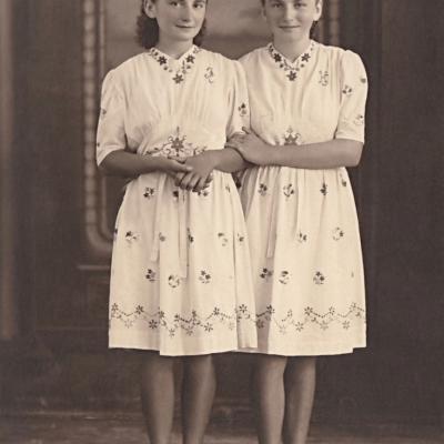 Sestre Julka i Natalija Odžić – Portret iz 1944. godine