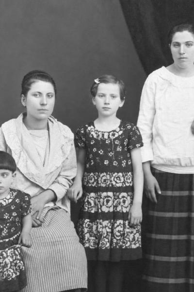 Ljubica Tatić sa ćerkama i Darinkom Baračkovom
