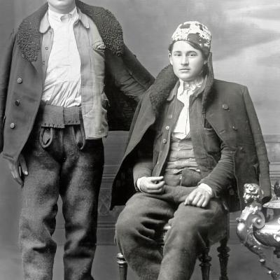 Živa Nosonjin (stoji) i njegov drugar