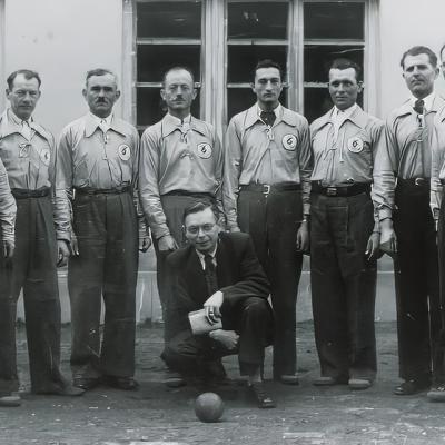 Kuglaši „Zvezde“ 1950. godine ispred nove kuglane